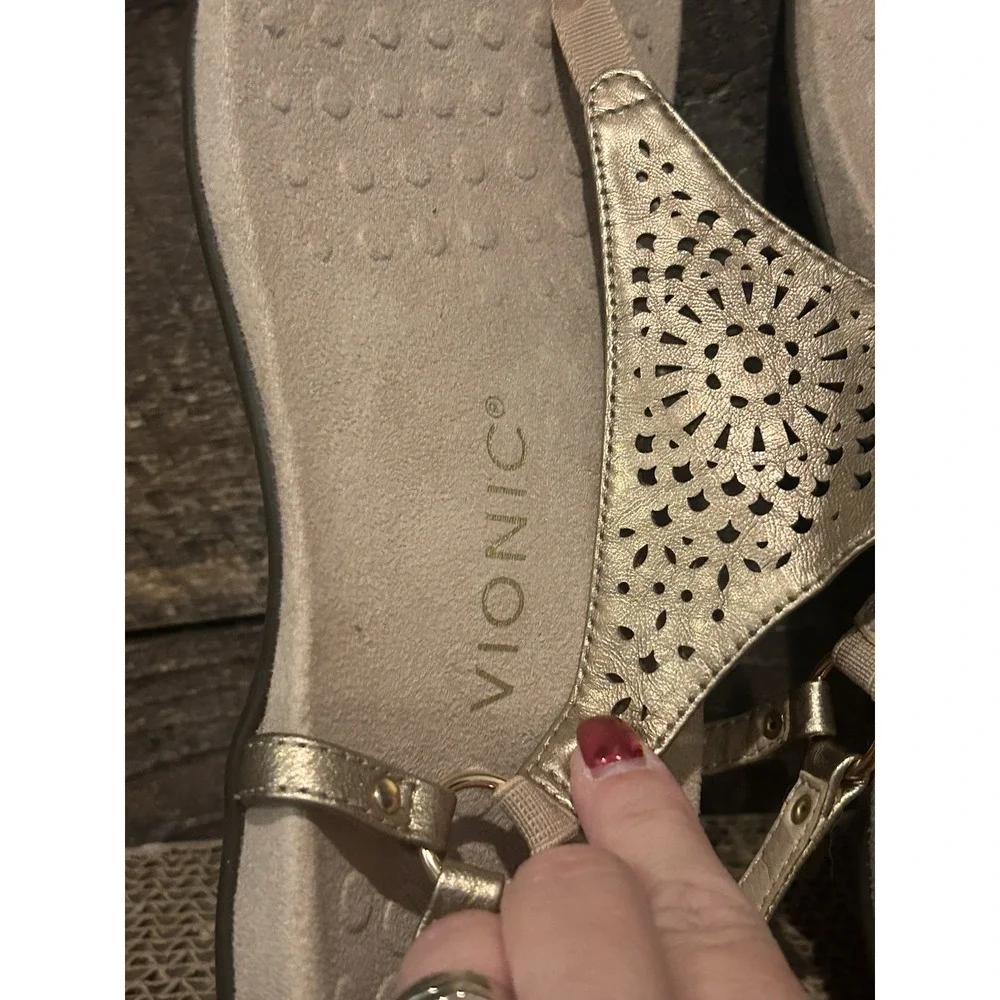 Vionic Kirra II Gold Leather T-Strap Backstrap‎ Toe Post Comfort Sandal 9.5 EUC